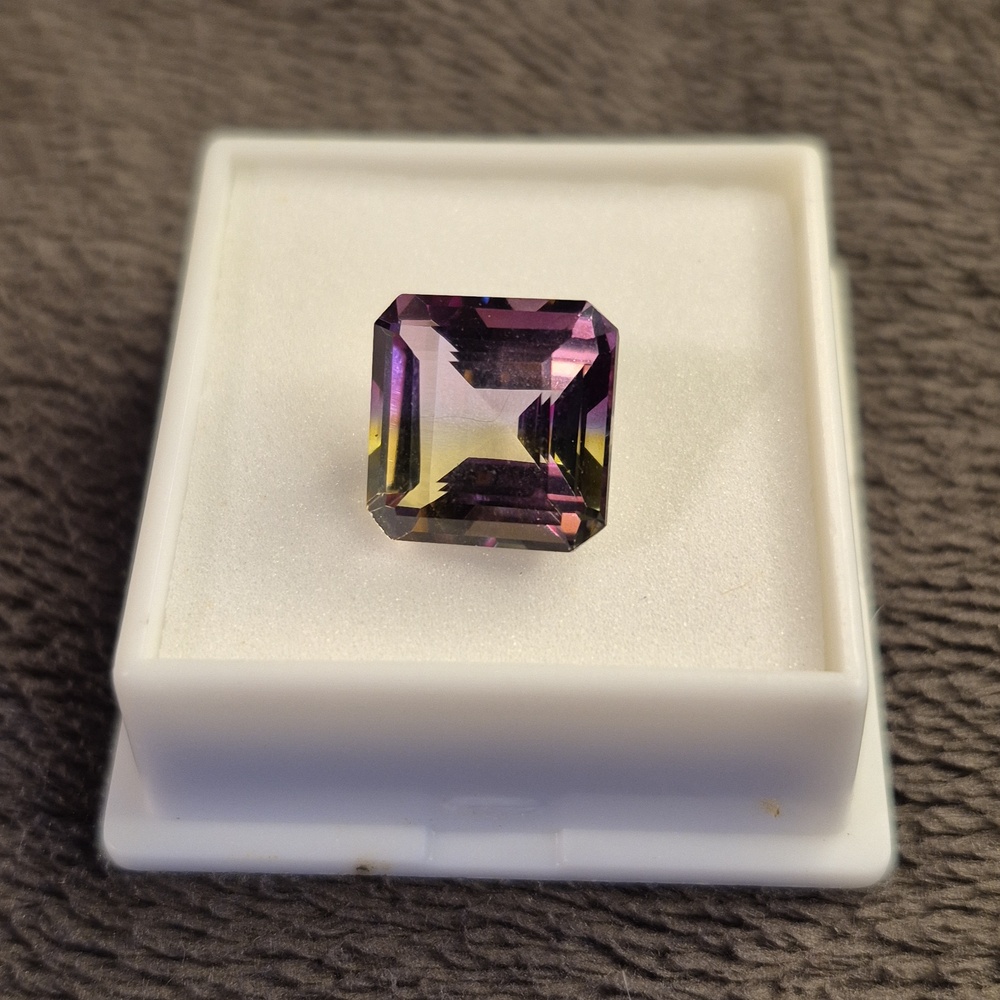 Topaz 8.75ct 12mm square emerald cut